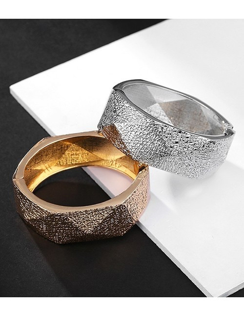 Жесткий браслет S71632 Жесткий браслет S71632