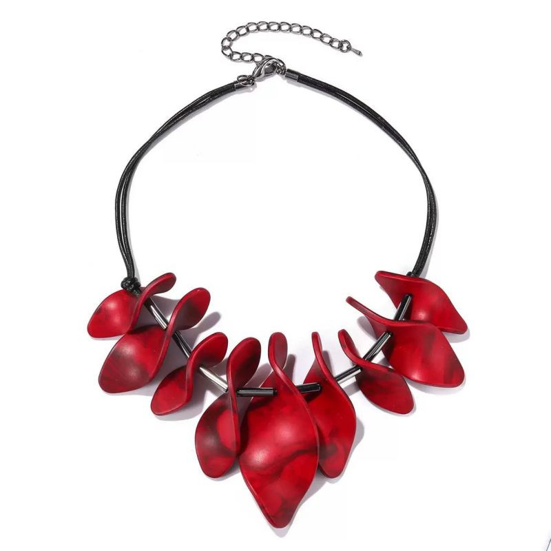 Колье на леске с крупными зелеными подвесками-листьями CJR56756