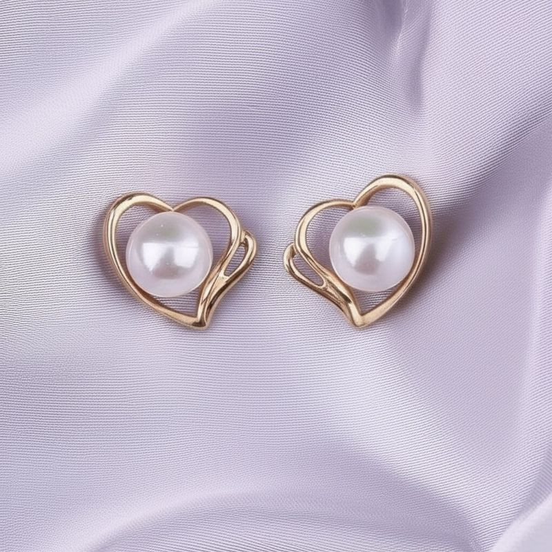 Серьги-гвоздики с жемчужиной в сердцевидной оправе J10710CJJ