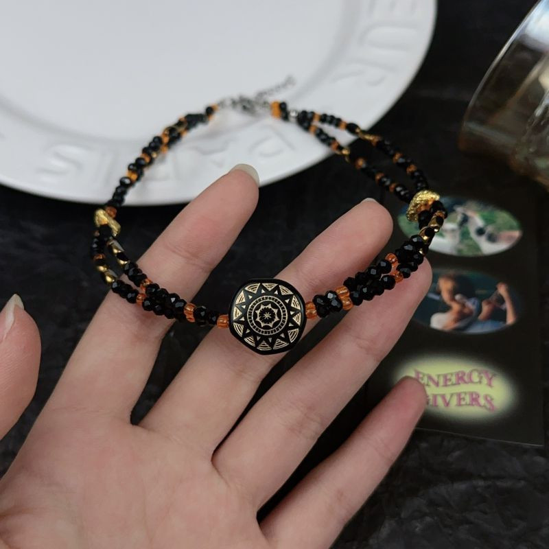 Кожаный чокер с центральной вставкой из темного камня CJL19599