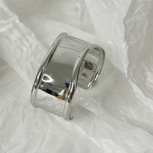 Браслет жесткий кафф с вертикальным рельефом CJH90625 Браслет жесткий кафф с вертикальным рельефом CJH90625