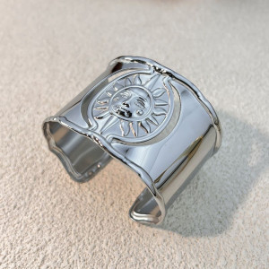 Браслет жесткий широкий с античным барельефом CJP52599