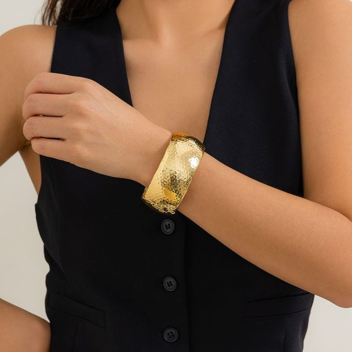 Жесткий браслет CJM58988 Жесткий браслет CJM58988