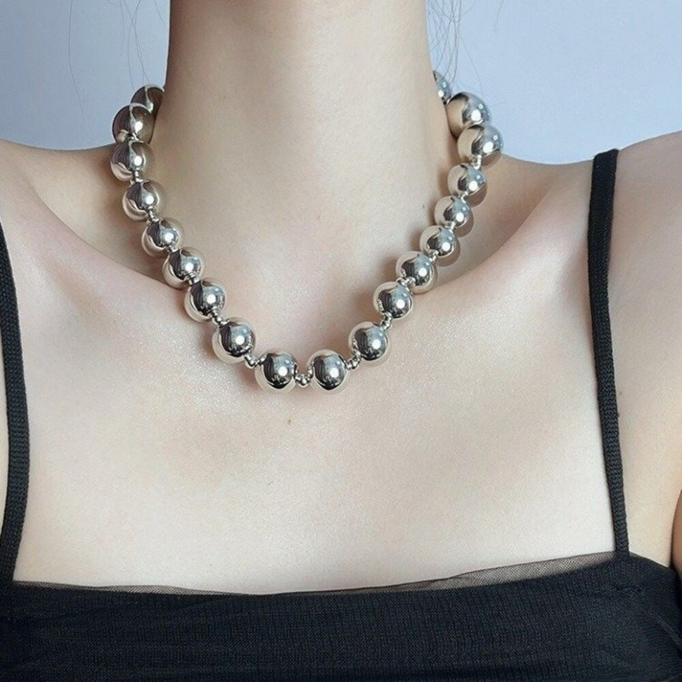 Массивное колье из крупных серых жемчужин в современном стиле J11205CJJ