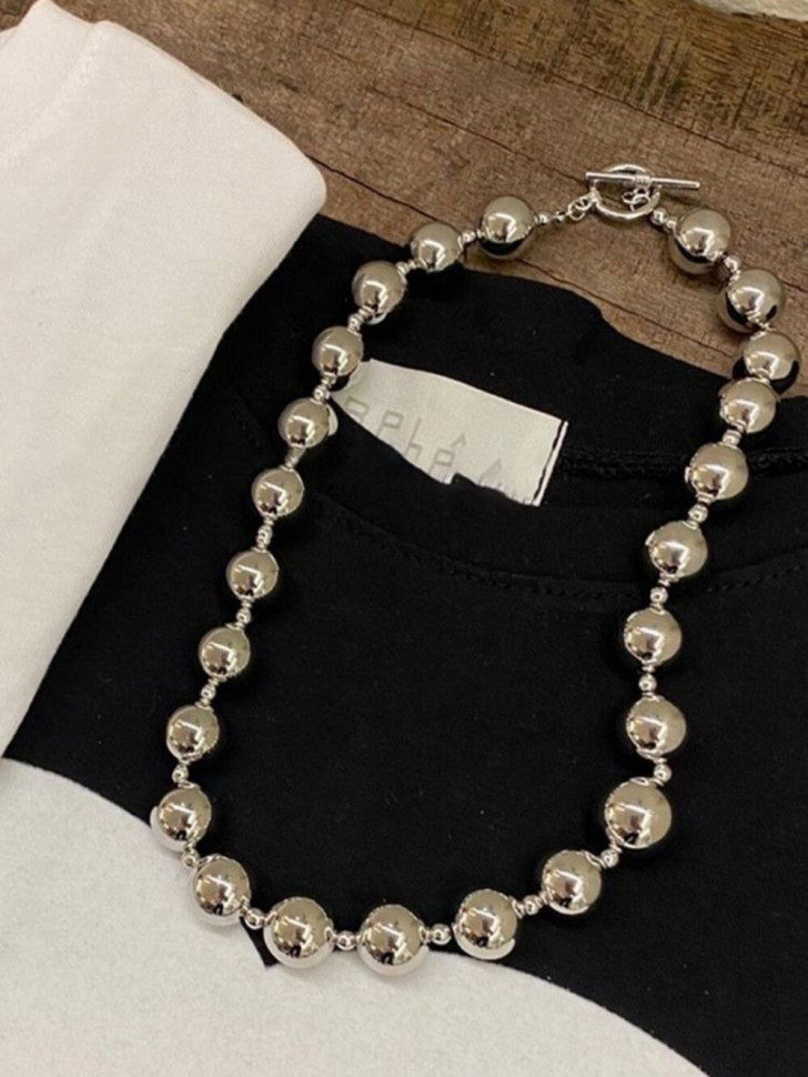 Массивное колье из крупных серых жемчужин в современном стиле J11205CJJ