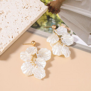 Воздушные серьги пусеты с перламутровыми лепестками CJN36200 Воздушные серьги пусеты с перламутровыми лепестками CJN36200