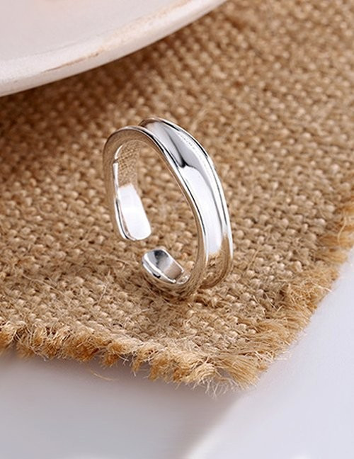 Гладкое серебристое кольцо с центральной прорезью Z05589 Гладкое серебристое кольцо с центральной прорезью Z05589