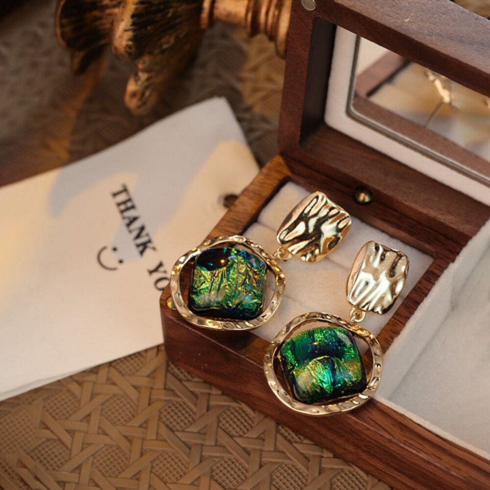 Висячие серьги с квадратными вставками под изумруд CJH50821