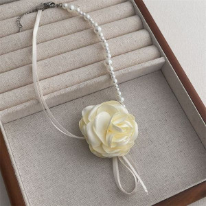 Романтичный Чокер на жемчужной нити с крупной розой CJL16280