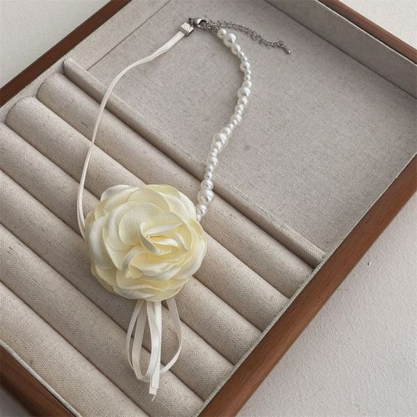 Романтичный Чокер на жемчужной нити с крупной розой CJL16280