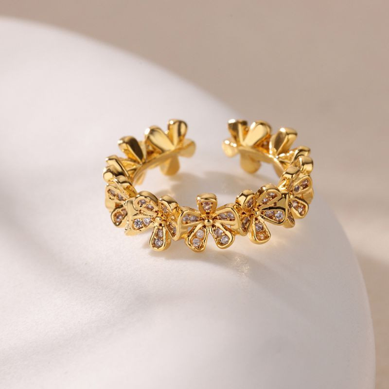 Разомкнутое кольцо в форме цветов с кристаллами CJR74148