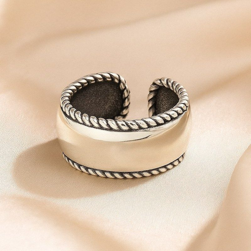 Широкое кольцо с витым кантом и чернением 1J12334CJJ