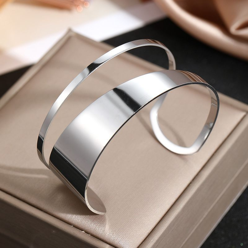 Браслет жесткий широкий с волнообразным краем CJP82887