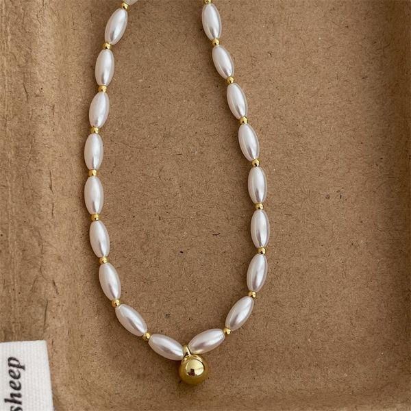 Классический жемчужный чокер с золотистой деталью CJL47511