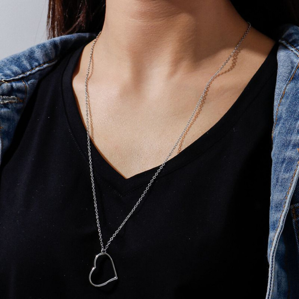 Тонкая цепочка с крупным контурным кулоном-сердцем CJJ24475