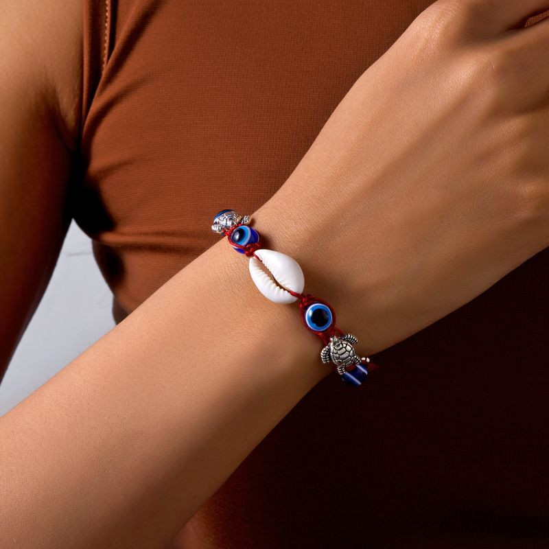 Браслет из синих бусин с ракушкой CJT11315