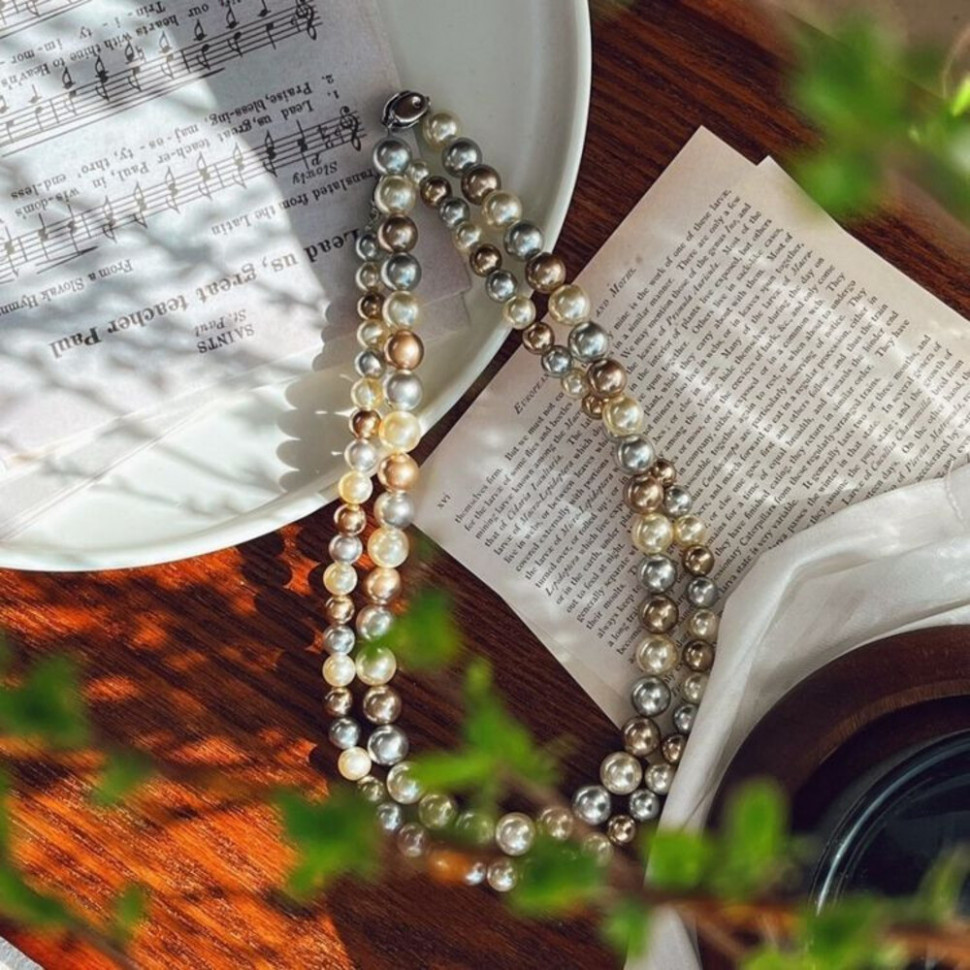 Двухрядное колье из разноцветного жемчуга с перламутровым отливом J11222CJJ Двухрядное колье из разноцветного жемчуга с перламутровым отливом J11222CJJ