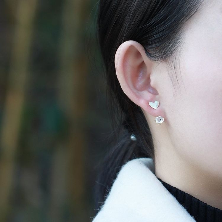 Золотистые серьги-джекеты со стальными сердцами и сияющими стразами 1J10352CJJ