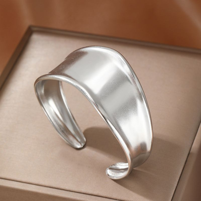 Браслет-кафф широкий с изогнутым профилем CJM03967