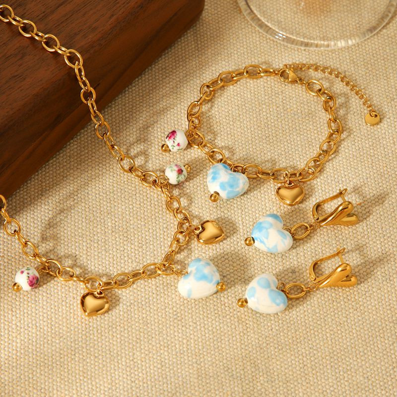 Цепочка с подвесками из жемчуга и эмалированных сердец CJR68407