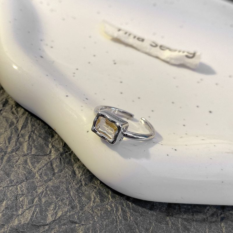 Разомкнутое кольцо с прямоугольным желтым кристаллом 1J12335CJJ Разомкнутое кольцо с прямоугольным желтым кристаллом 1J12335CJJ