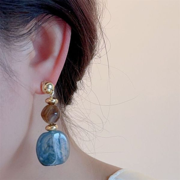 Висячие серьги с акриловыми звеньями и мраморным узором CJL47388