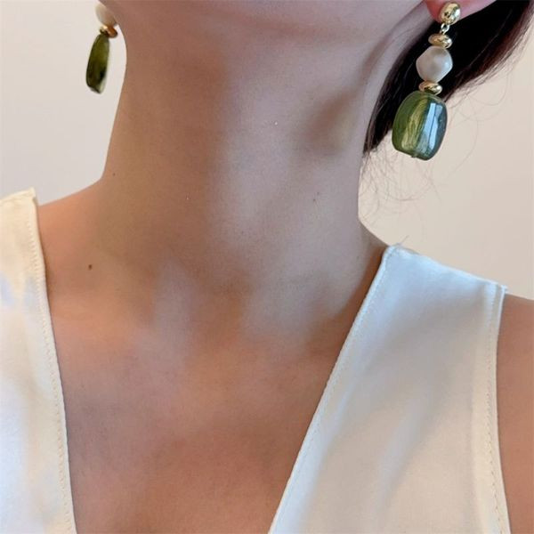 Висячие серьги с акриловыми звеньями и мраморным узором CJL47388