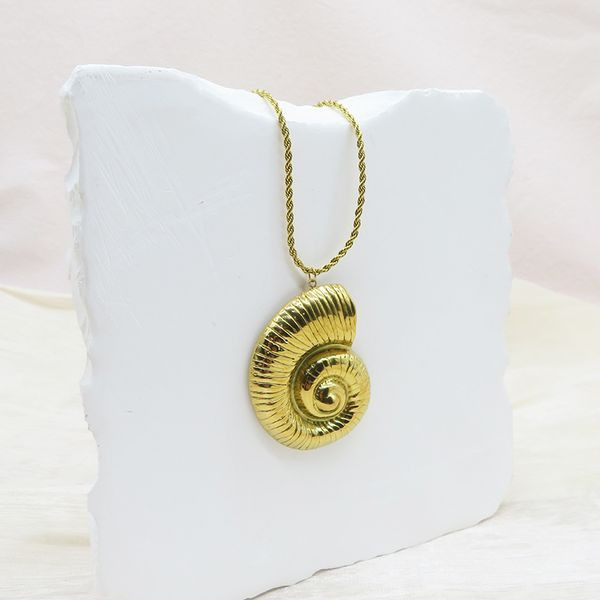 Золотистая цепочка с объемной ракушкой CJL35892