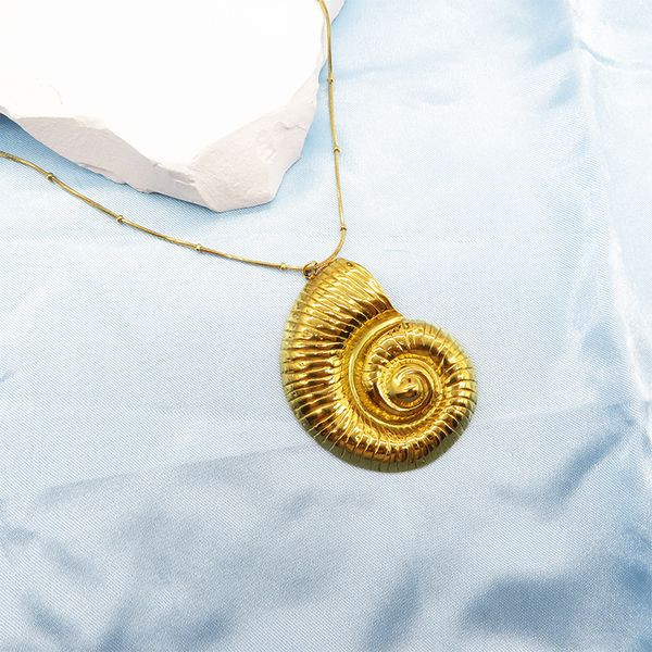 Золотистая цепочка с объемной ракушкой CJL35892