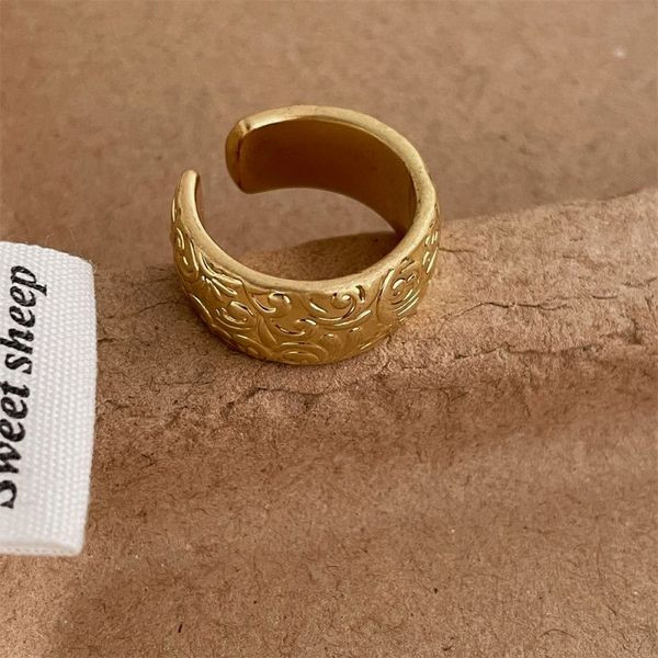 Широкое серебристое кольцо с матовой фактурой CJL47441