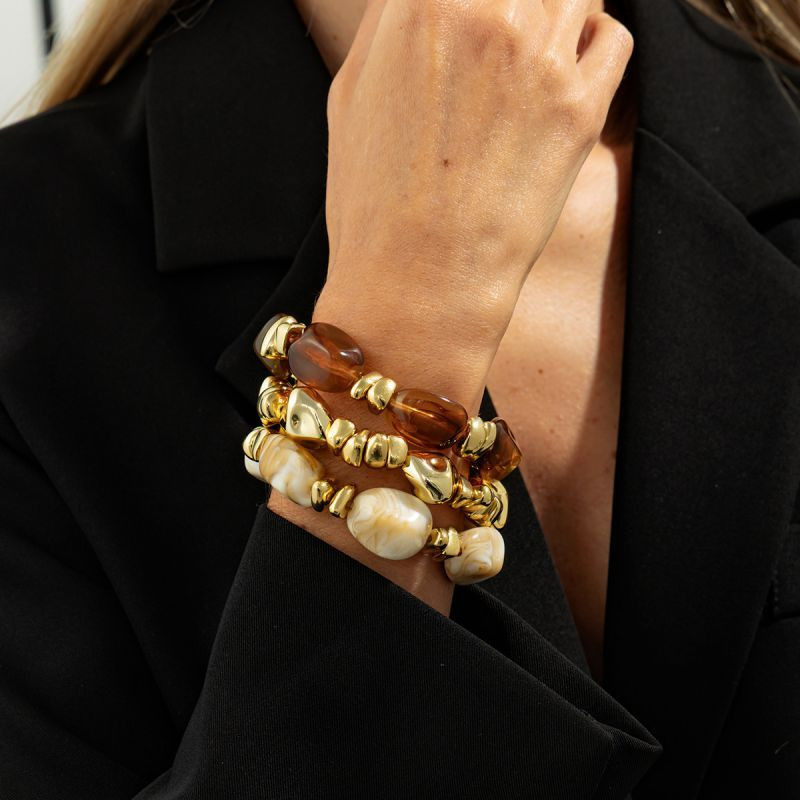 Комплект браслетов с крупными золотистыми и темными бусинами CJT03613