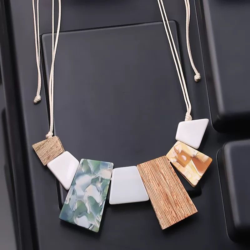 Колье-пластрон из геометрических пластин под дерево и камень CJR56785