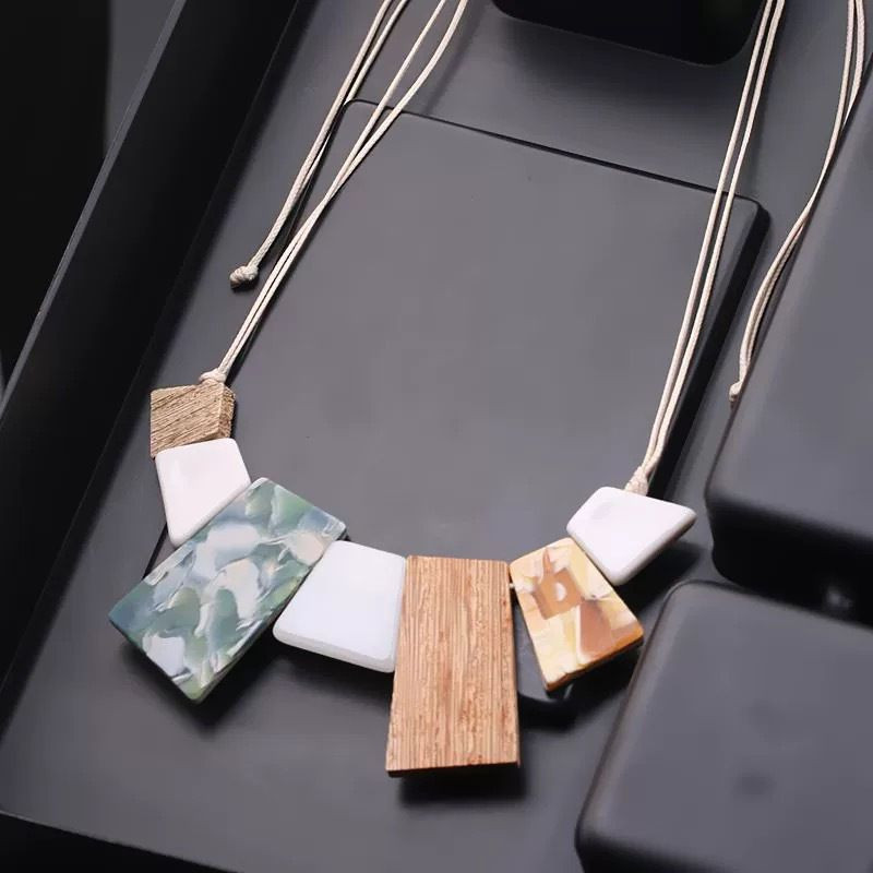 Колье-пластрон из геометрических пластин под дерево и камень CJR56785