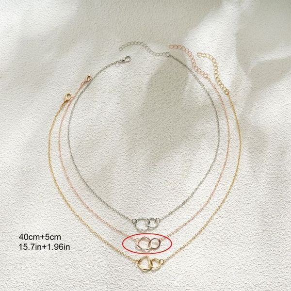 Тонкая золотистая цепочка с подвесками в форме миниатюрных колец CJL16494