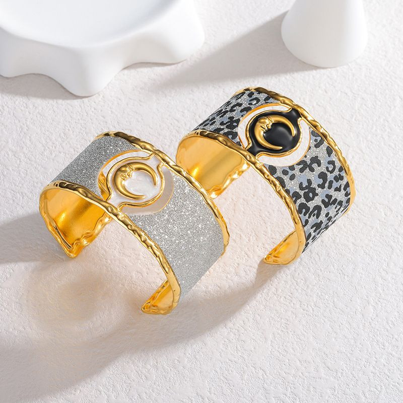 Браслет жесткий широкий с анималистичным принтом и глазом CJN47893