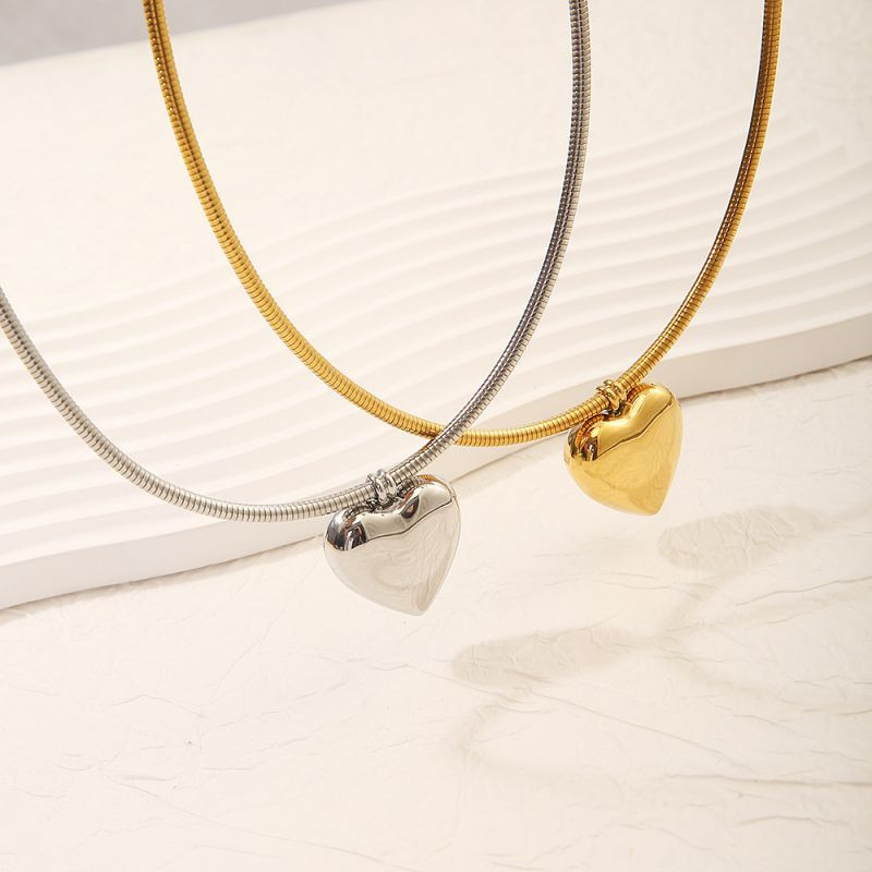 Колье-обруч золотистое с сердцем CJP37716 Колье-обруч золотистое с сердцем CJP37716