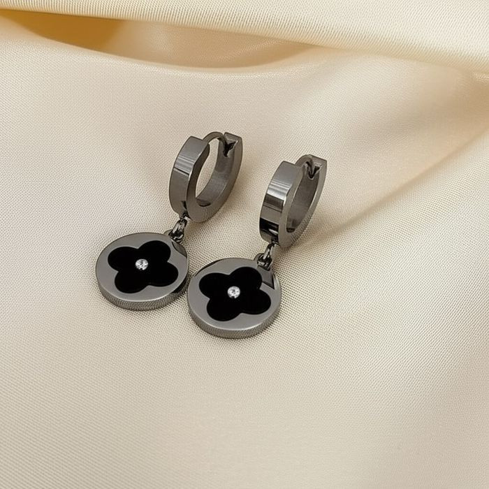 Стальные серьги-кольца с подвесками в виде четырехлистников J10216CJJ