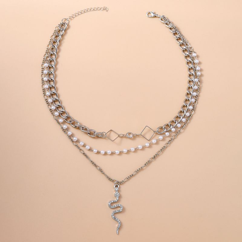 Тройной чокер с крупными звеньями и подвеской-крестом CJL75791 Тройной чокер с крупными звеньями и подвеской-крестом CJL75791