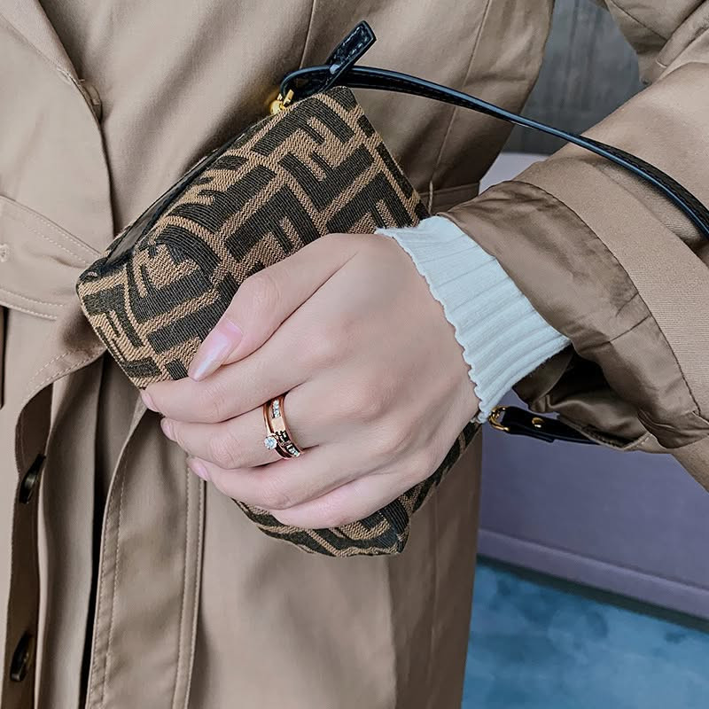 Двойное золотистое кольцо с центральным фианитом 1J11790CJJ