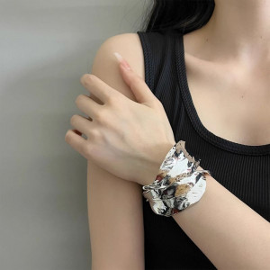 Браслет жесткий кафф с крупными звеньями и камнем CJL26459 Браслет жесткий кафф с крупными звеньями и камнем CJL26459