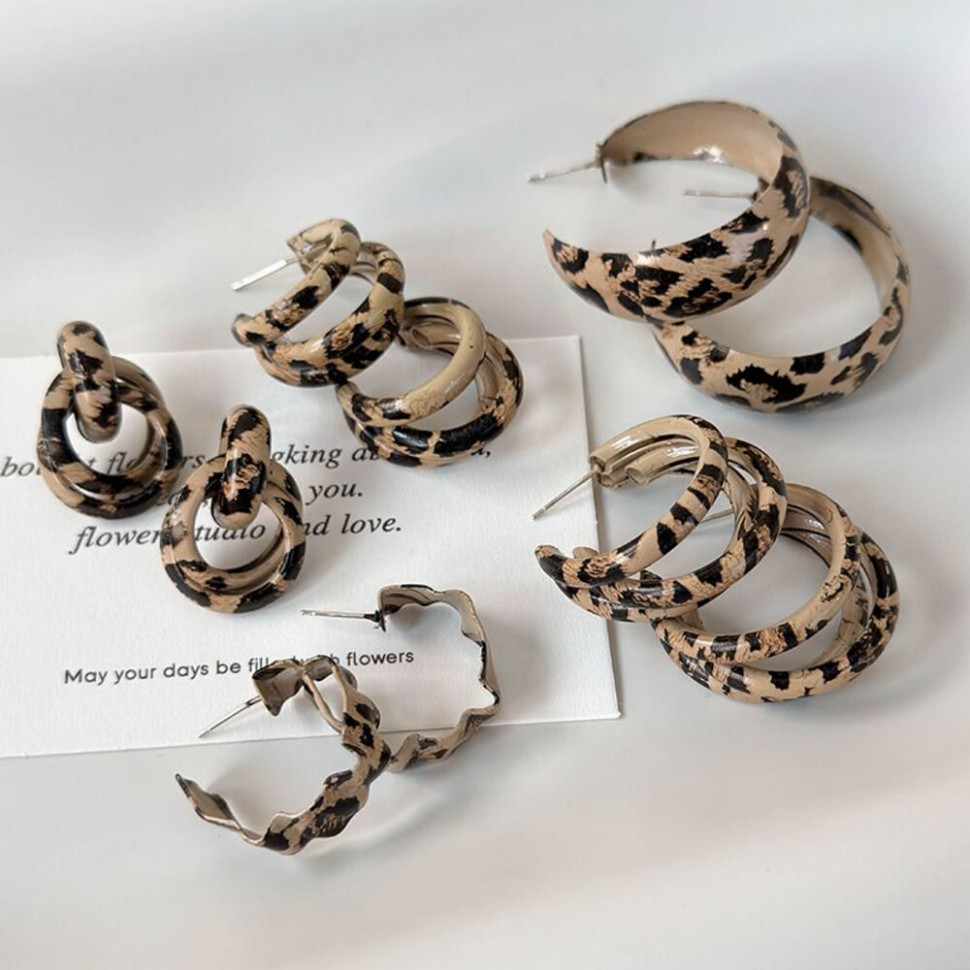 Объемные серьги-конго с пятнистым узором CJH66248