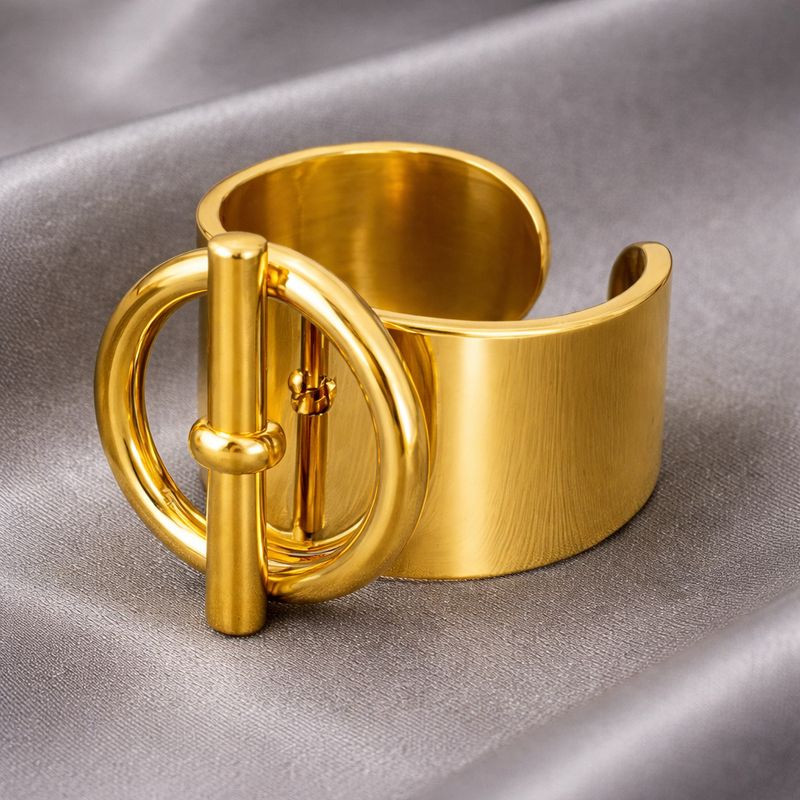 Массивное золотистое кольцо с декоративным замком-тоглом 1J12508CJJ