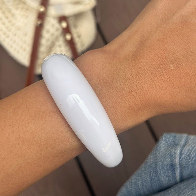 Браслет жесткий акриловый куполообразной формы CJP85432