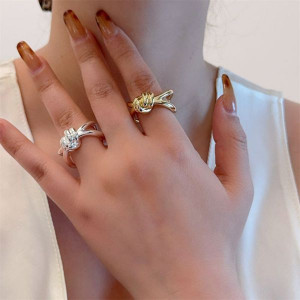 Кольцо в форме переплетенного узла без вставок CJL47449 Кольцо в форме переплетенного узла без вставок CJL47449