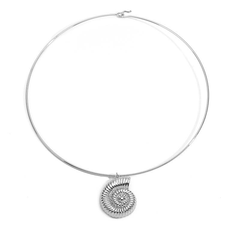 Колье-обруч серебристое с подвеской-ракушкой 1J11638CJJ