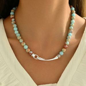 Короткие бусы из бирюзового агата с жестким металлическим замком CJN34427 Короткие бусы из бирюзового агата с жестким металлическим замком CJN34427