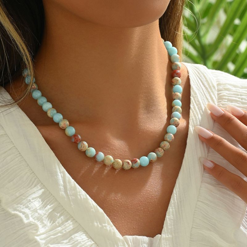 Короткие бусы из бирюзового агата с жестким металлическим замком CJN34427