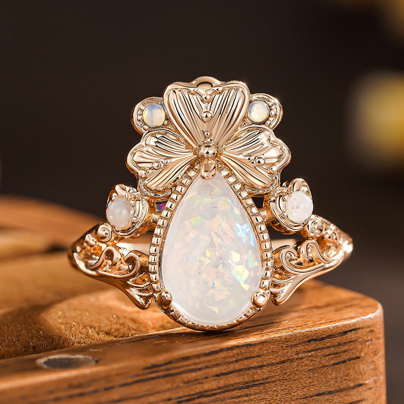 Кольцо в форме цветка с крупным перламутровым камнем CJR87116 Кольцо в форме цветка с крупным перламутровым камнем CJR87116