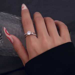 Тонкое кольцо с круглым фианитом и переплетением M85866