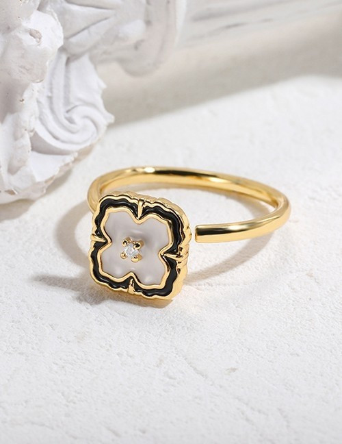 Золотистое кольцо с клевером и черной эмалью R74083 Золотистое кольцо с клевером и черной эмалью R74083